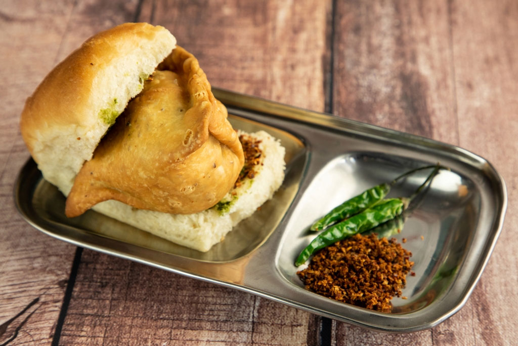 Samosa Pav 